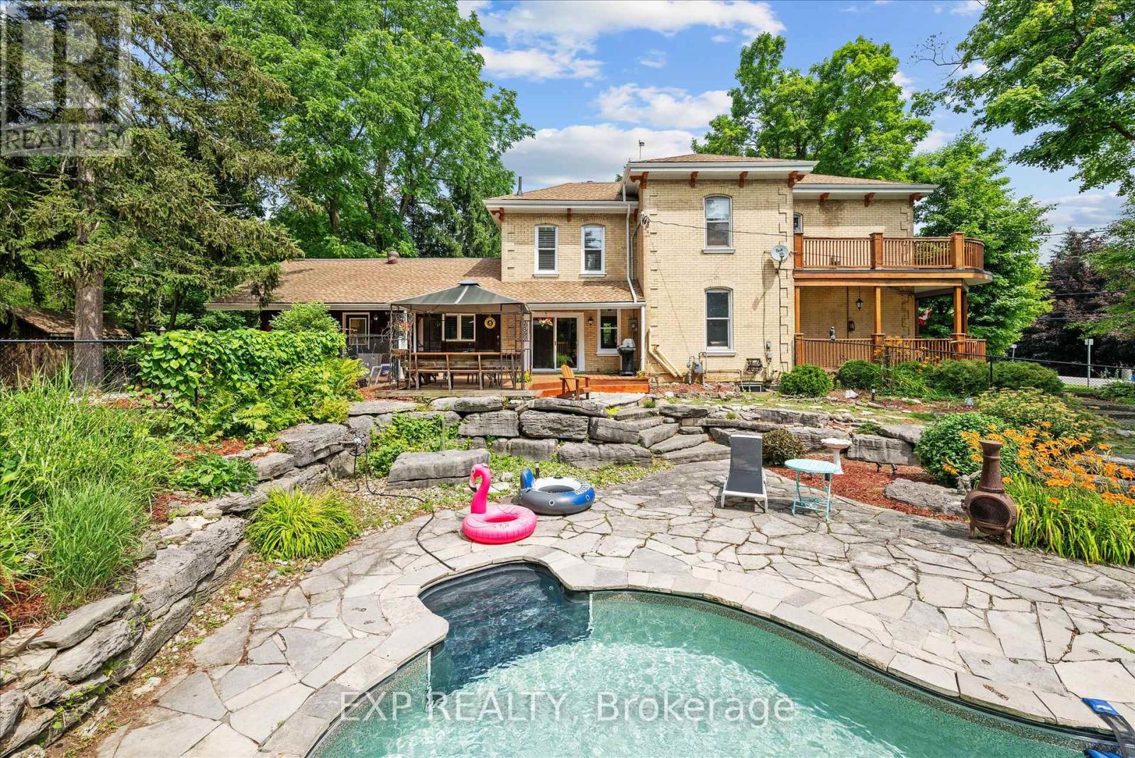 34 Field Rd, Hamilton, ON L0R 1R0