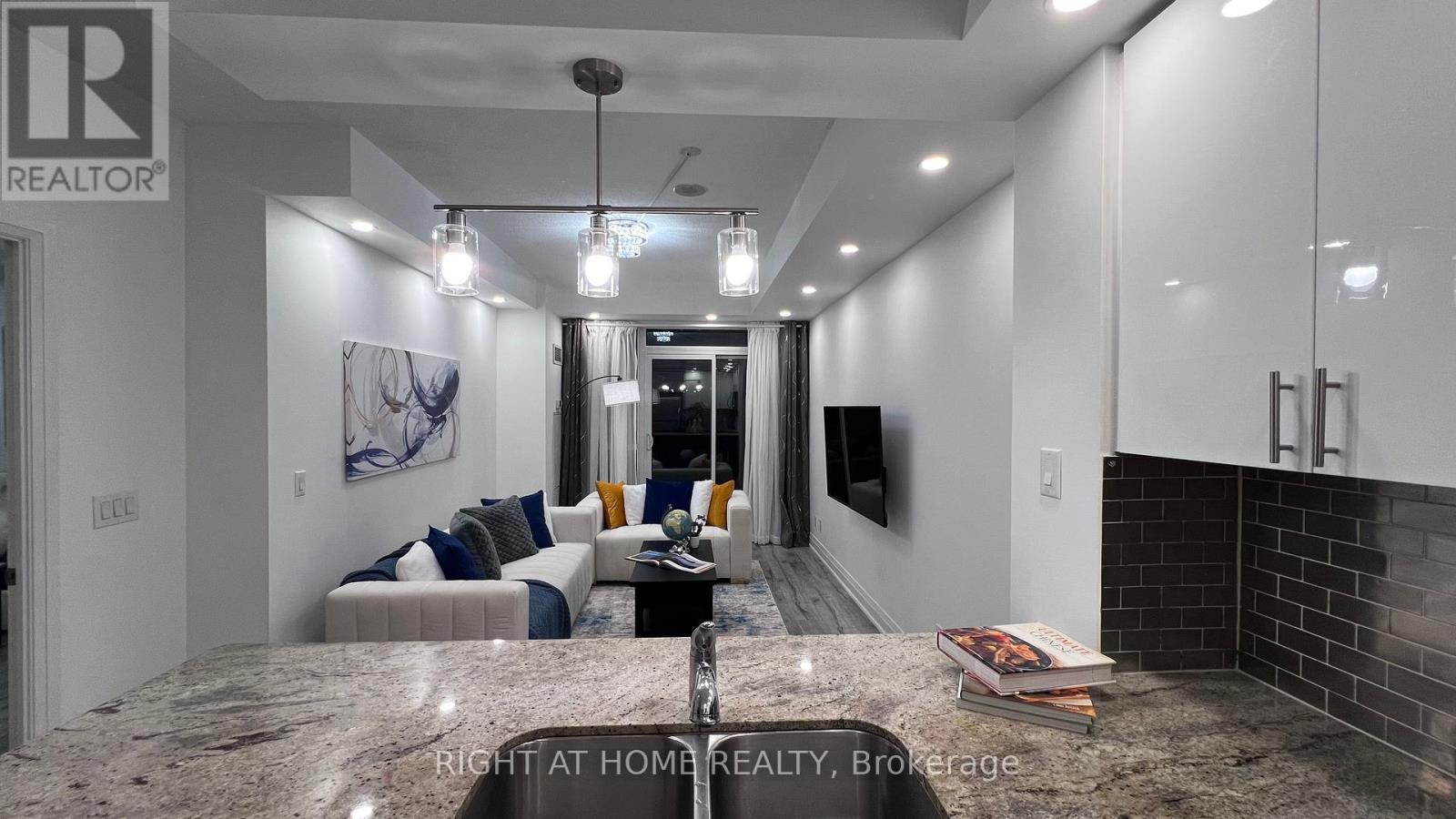 814 520 Steeles Ave W, Vaughan, ON L4J 0H2