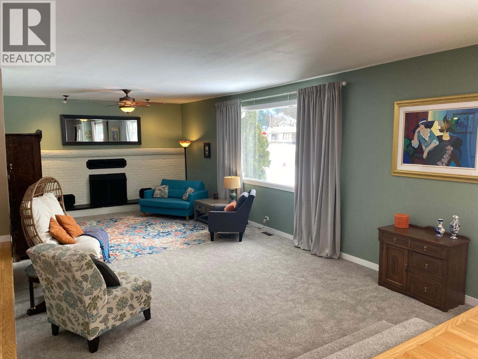 1121 Glendale Ave, Salmo, BC V0G 1Z0