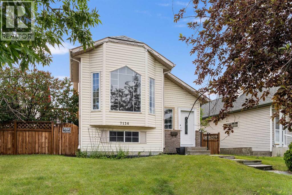 7136 Laguna Way NE, Calgary, AB T1Y 7B2