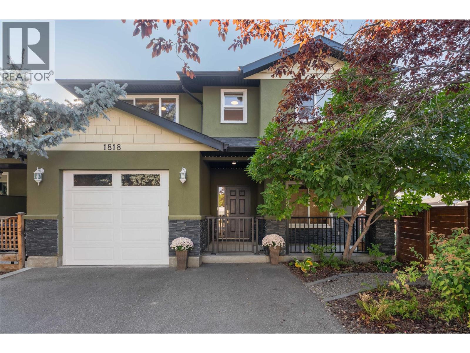 1818 Bowes St, Kelowna, BC V1Y 0B3