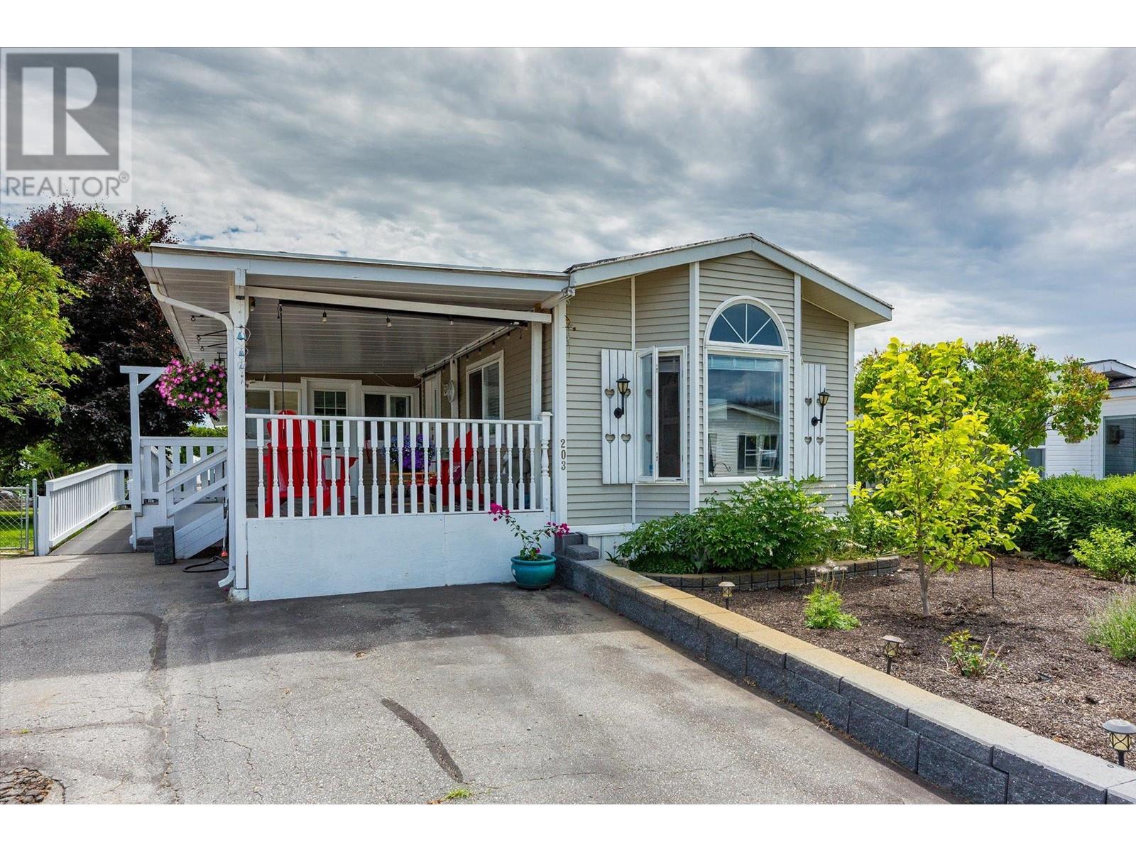 720 Commonwealth Road Unit 203, Kelowna, BC V4V 1S1