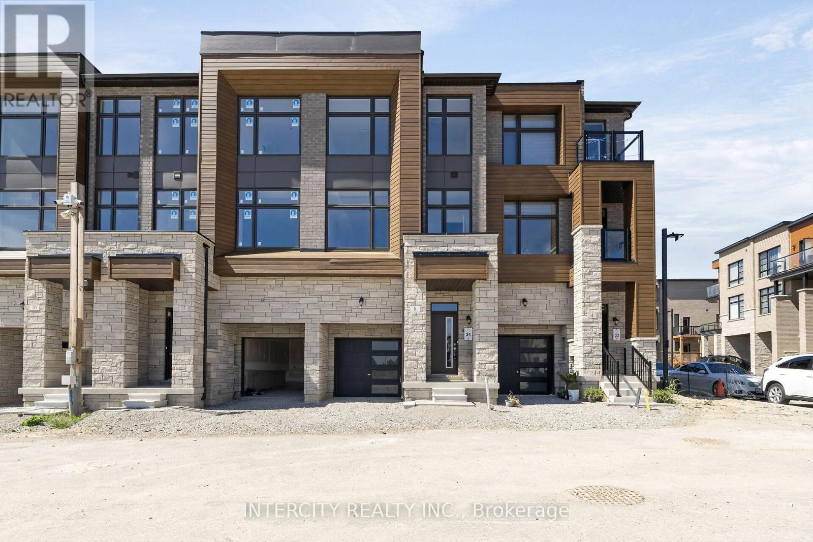 8 Radisson St, Vaughan Elder Mills, ON L4H 5J3