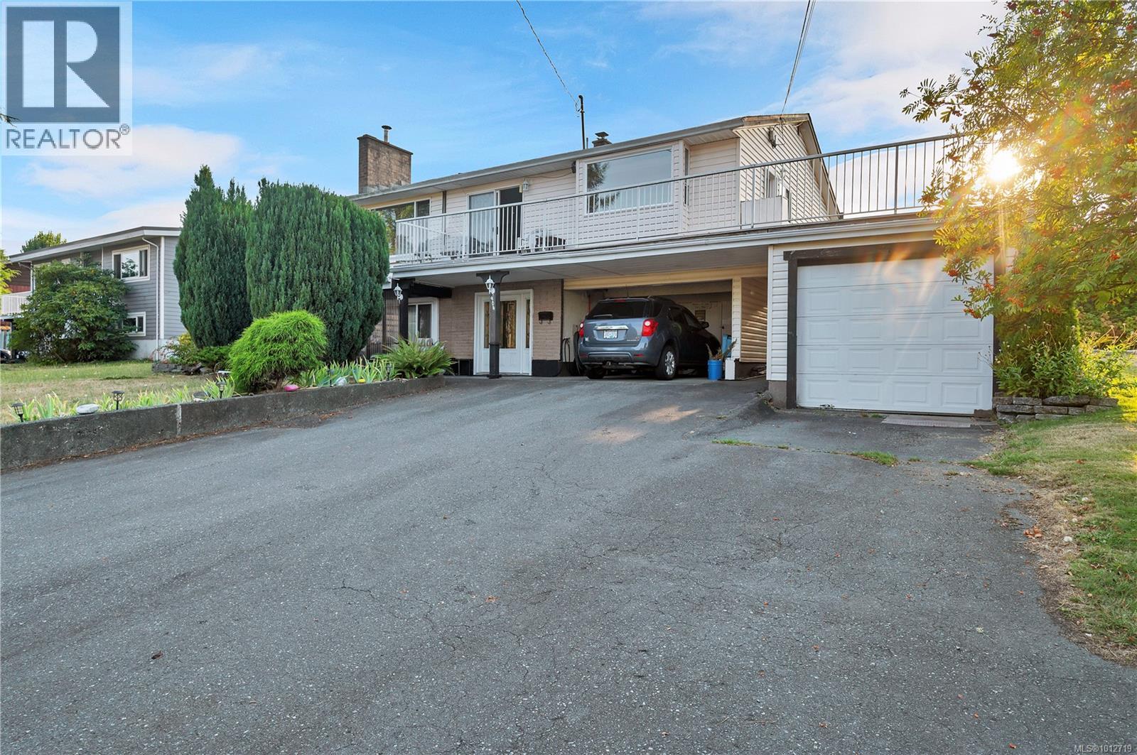 904 Alder St, Campbell River, BC V9W 1Z5