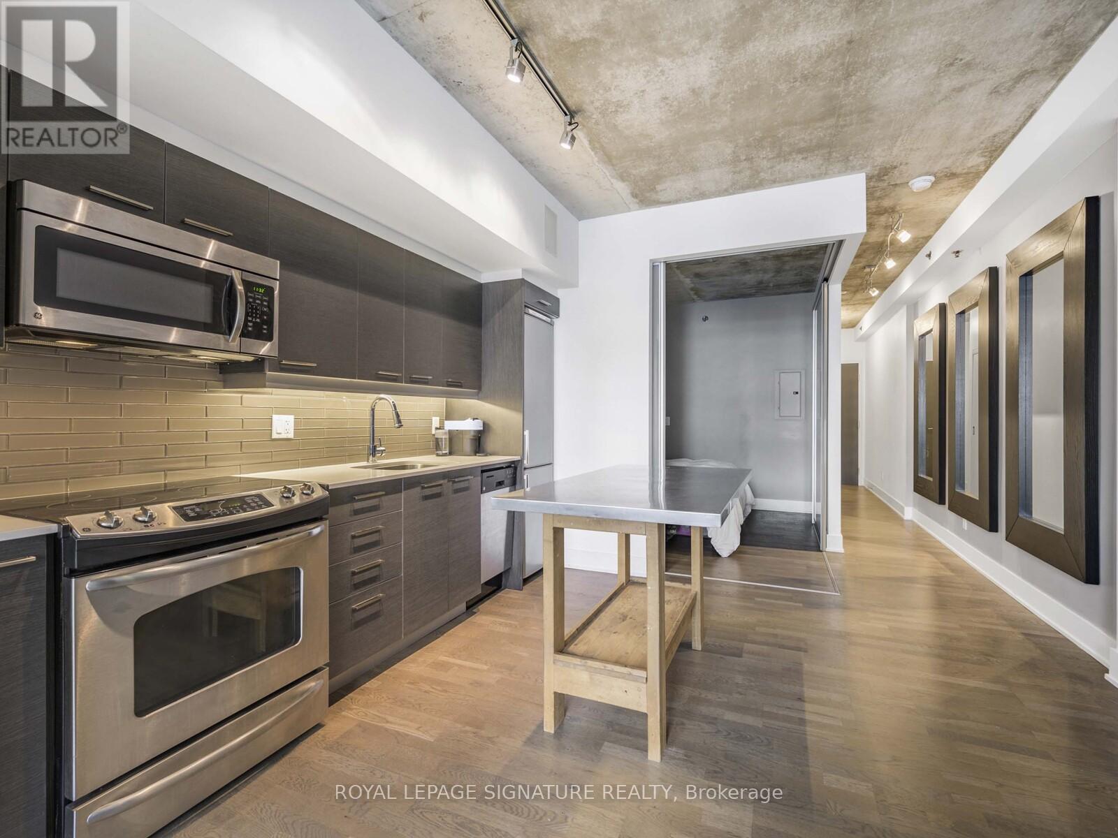 217 630 Queen St E, Toronto, ON M4M 1G3