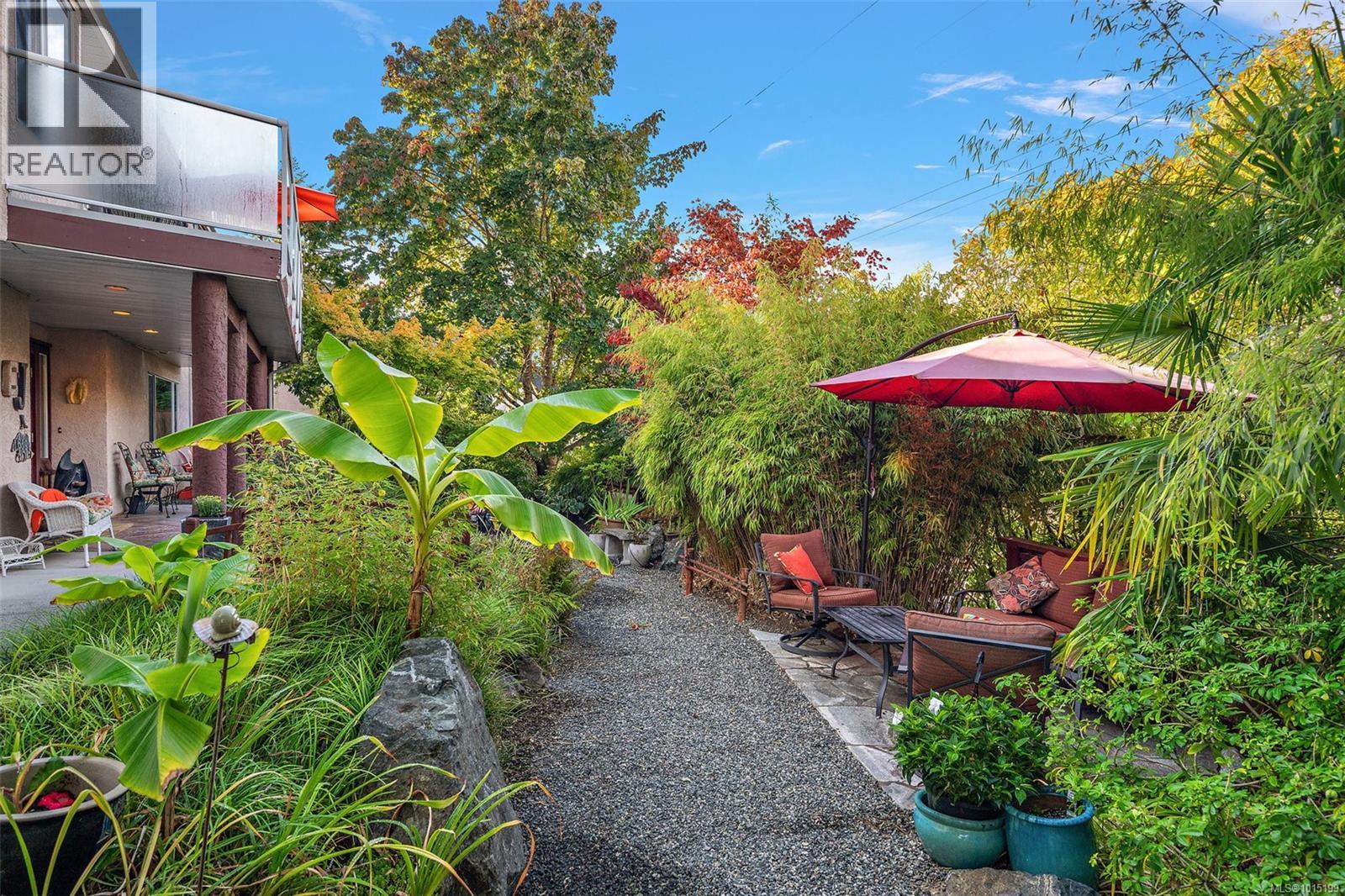 6599 Central Saanich Road #a, Central Saanich, BC V8Z 5V1