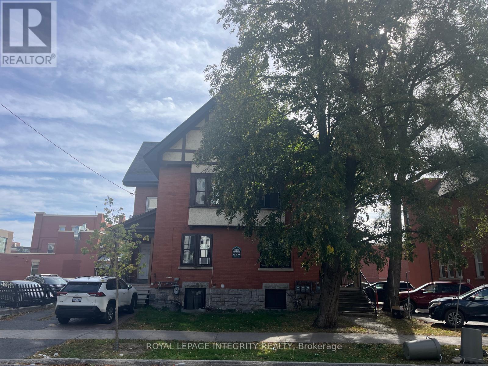 220-222 Argyle Ave, Ottawa, ON K2P 1B9