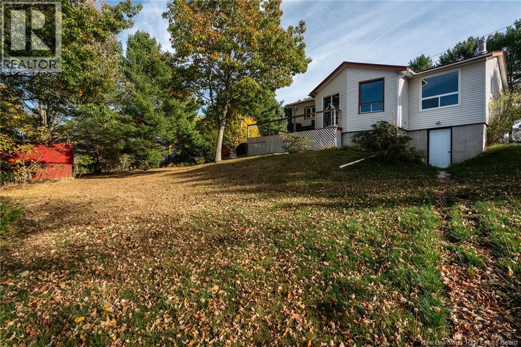 16 Pine Tree Ln, Youngs Cove, NB E4C 2M6