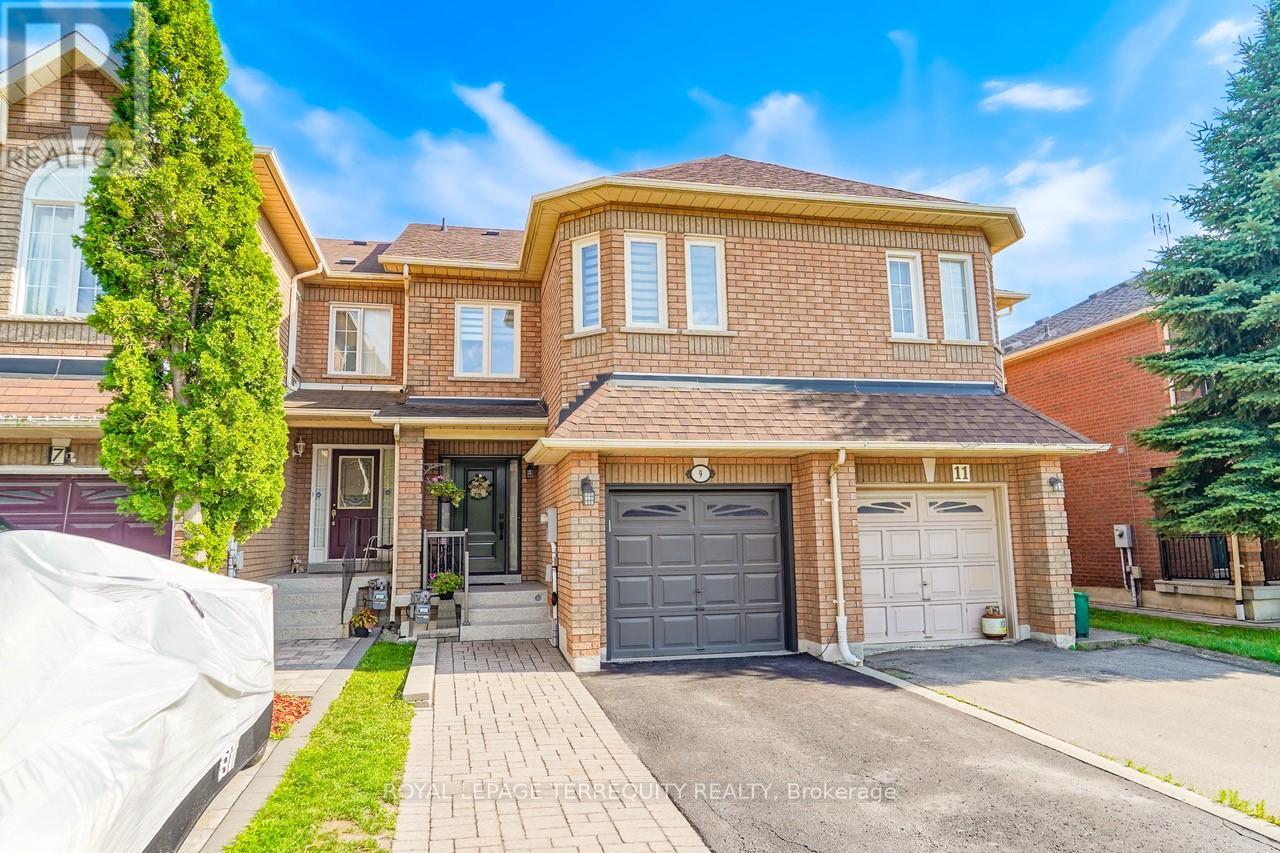 9 Stonebriar Dr, Vaughan, ON L6A 2N5