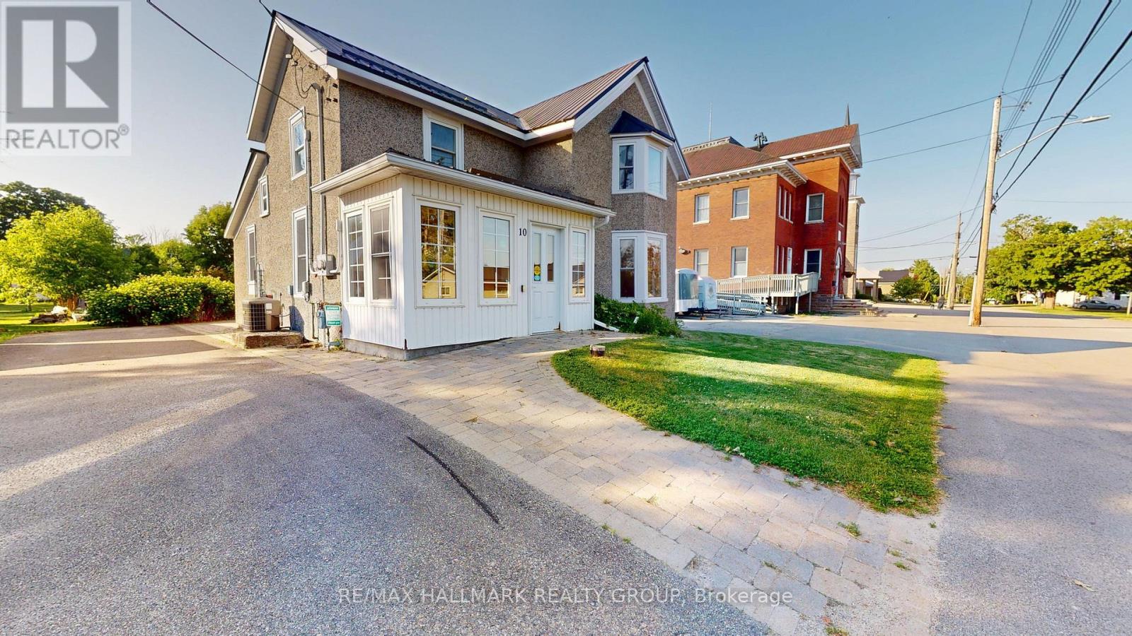 10 Wellington St E, Athens, ON K0E 1B0