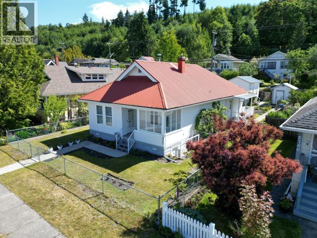 5772 Maple Ave, Powell River, BC