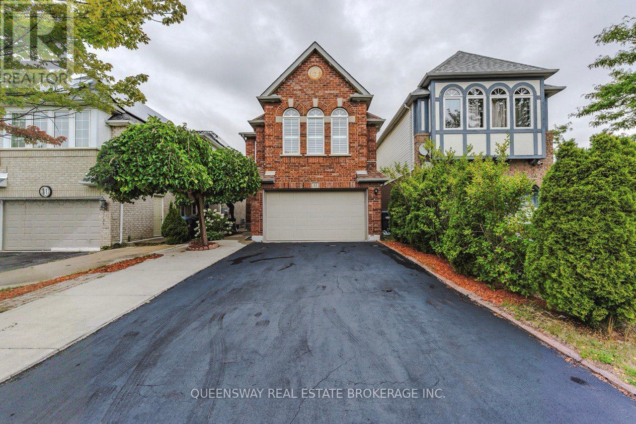 12 Dandelion Rd, Brampton Sandringham-wellington, ON L6R 1X3