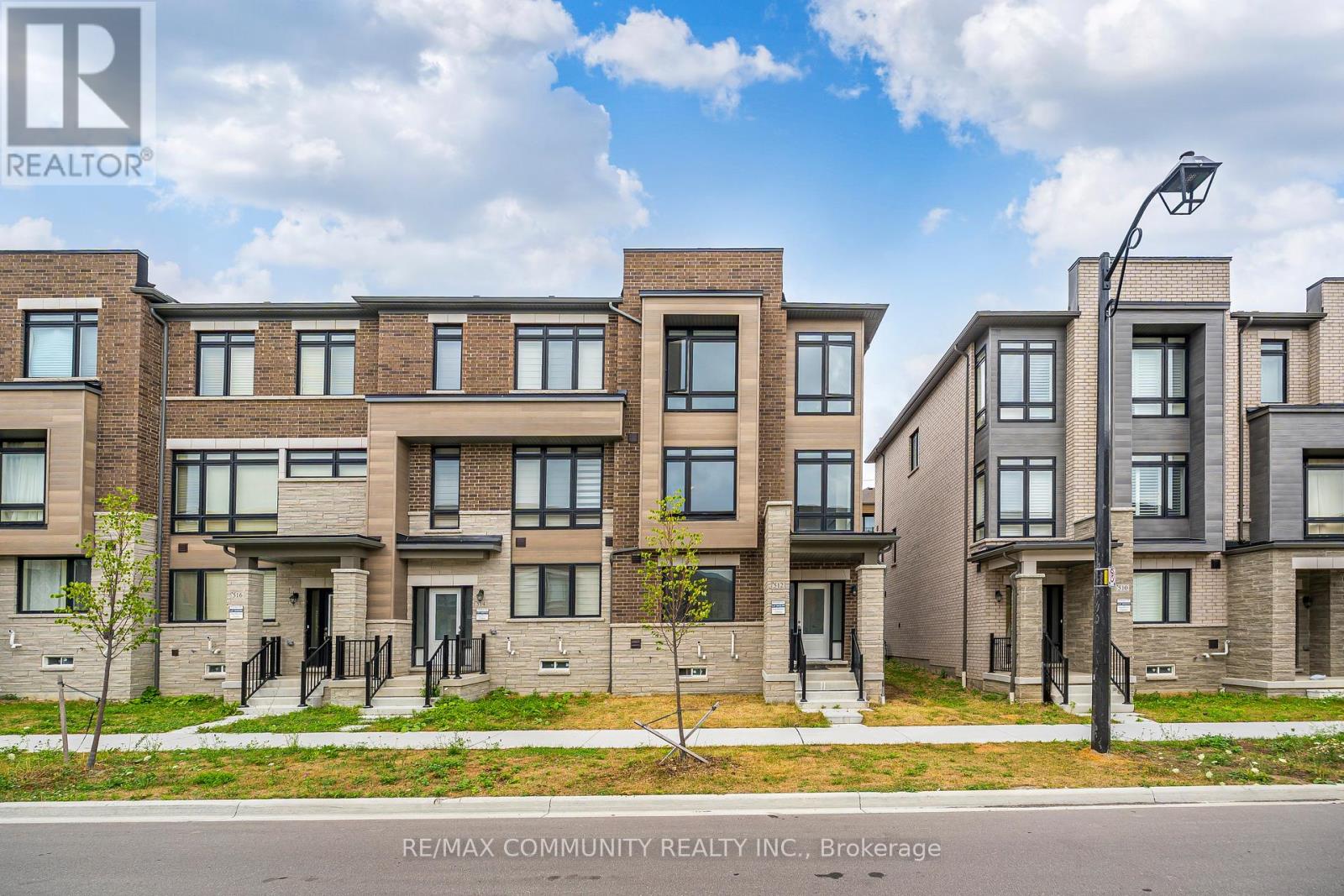 512 Danks Ridge Dr, Ajax, ON L1S 0H4