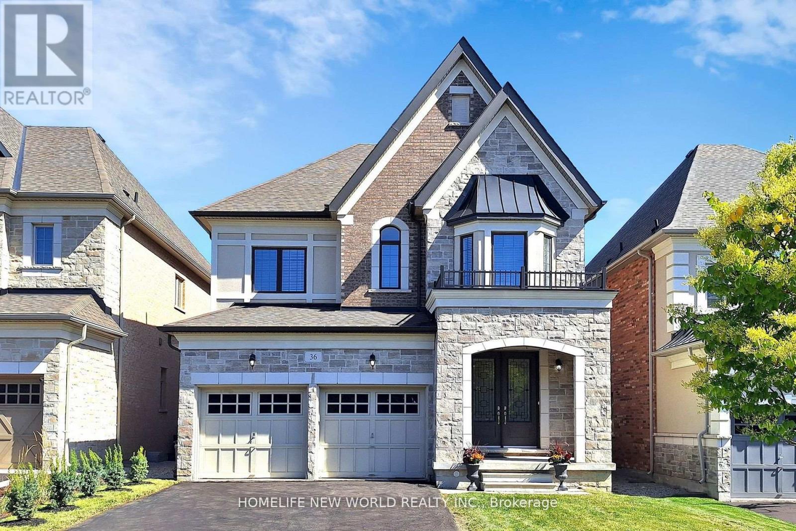 36 Strawbridge Farm Dr, Aurora, ON L4G 0V3