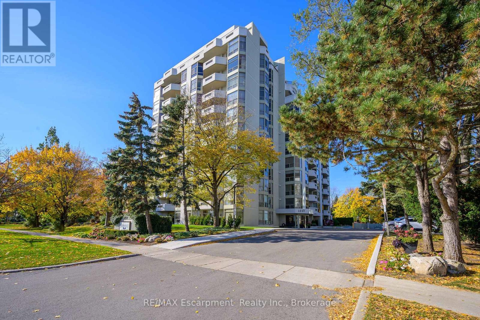 301 1237 North Shore Blvd E, Burlington, ON L7S 1C7