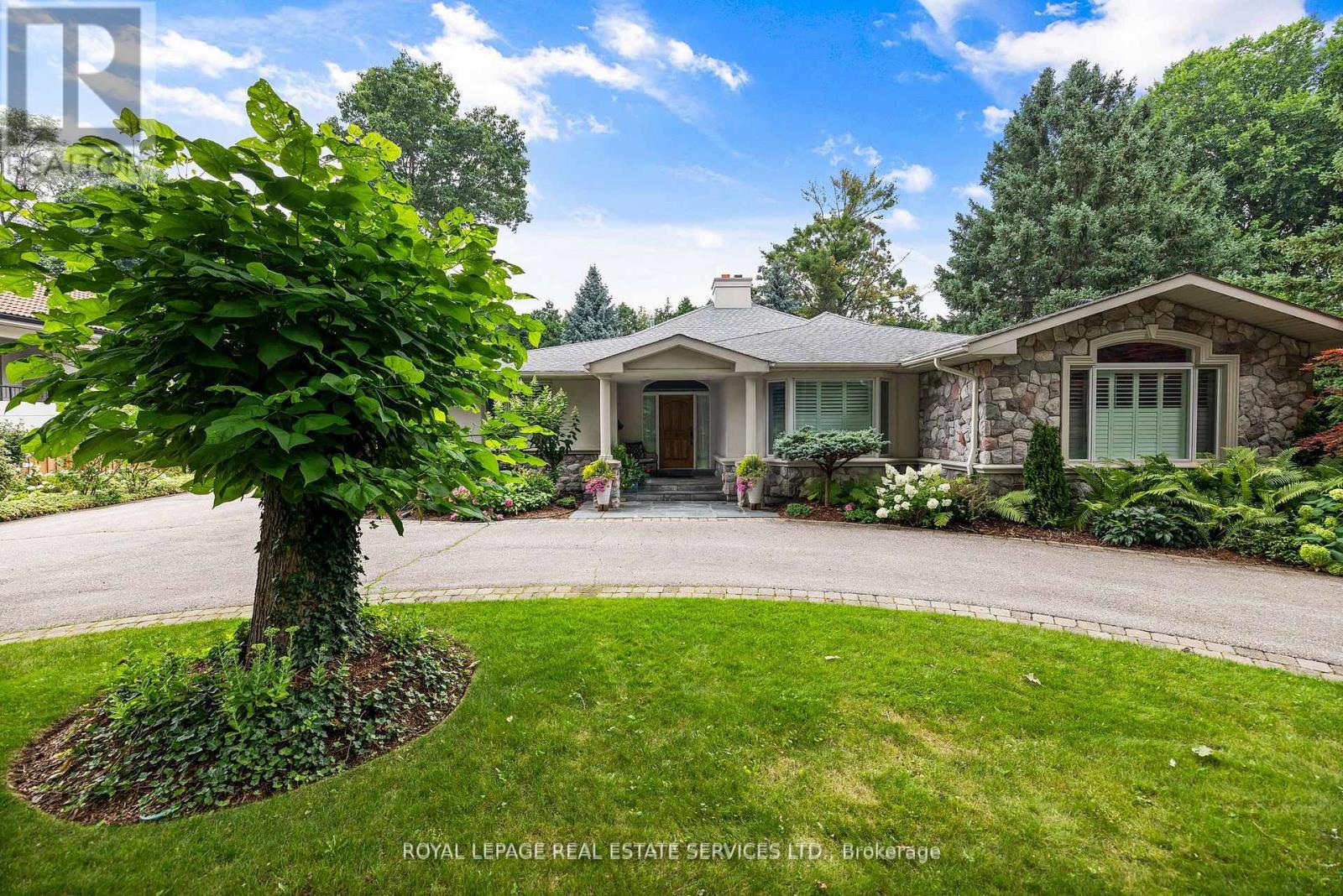 70 Leggett Ave, Toronto, ON M9P 1X4