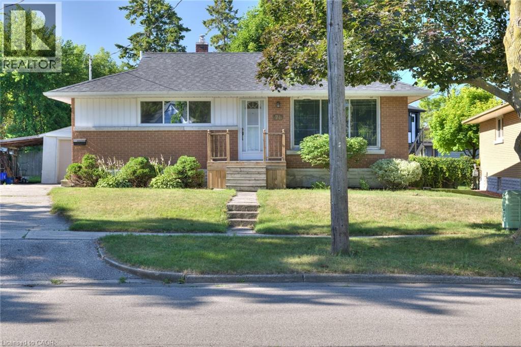 71 Broadmoor Ave, Kitchener, ON N2C 1Y6