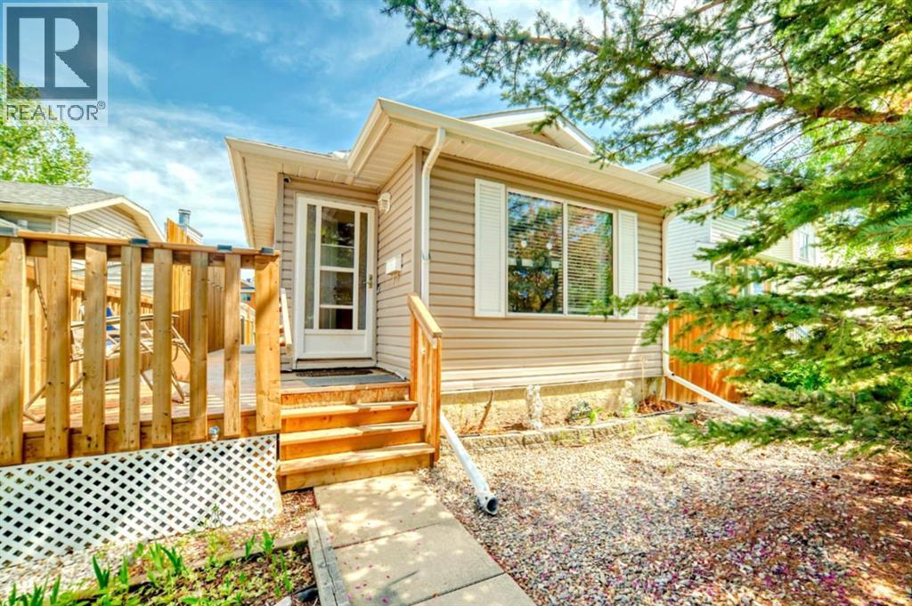 27 Martinview Cres NE, Calgary, AB T3J 2S2