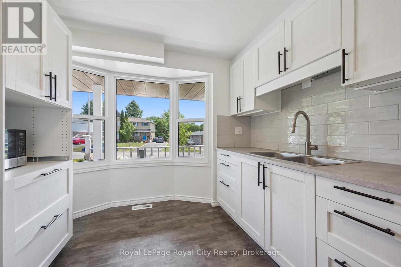 30 Leacock Ave, Guelph Grange Road, ON N1E 6R1
