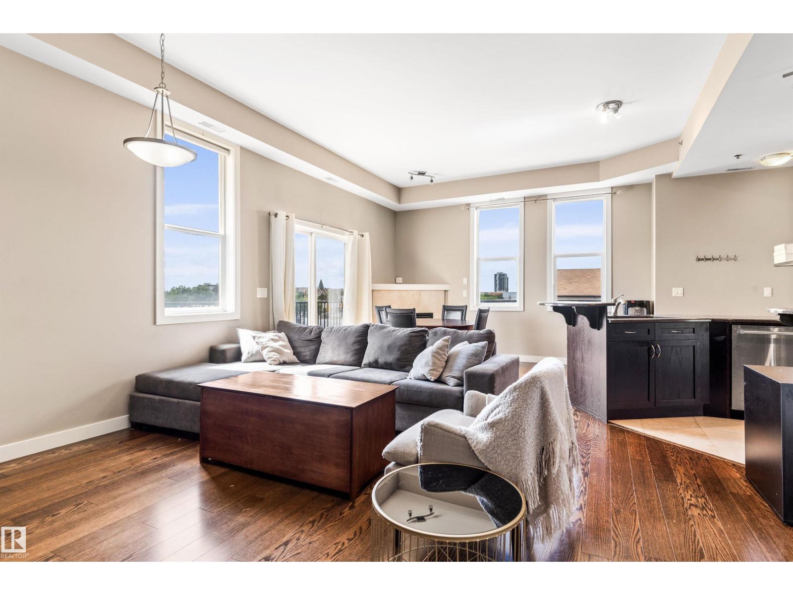 8223 99 Street Northwest #403, Edmonton, AB T6E 3T1