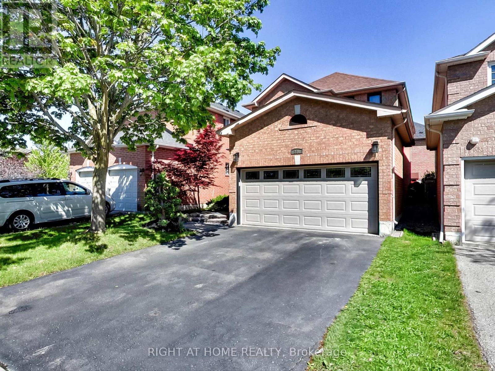 331 Austin Paul Dr, Newmarket, ON L3X 2C2