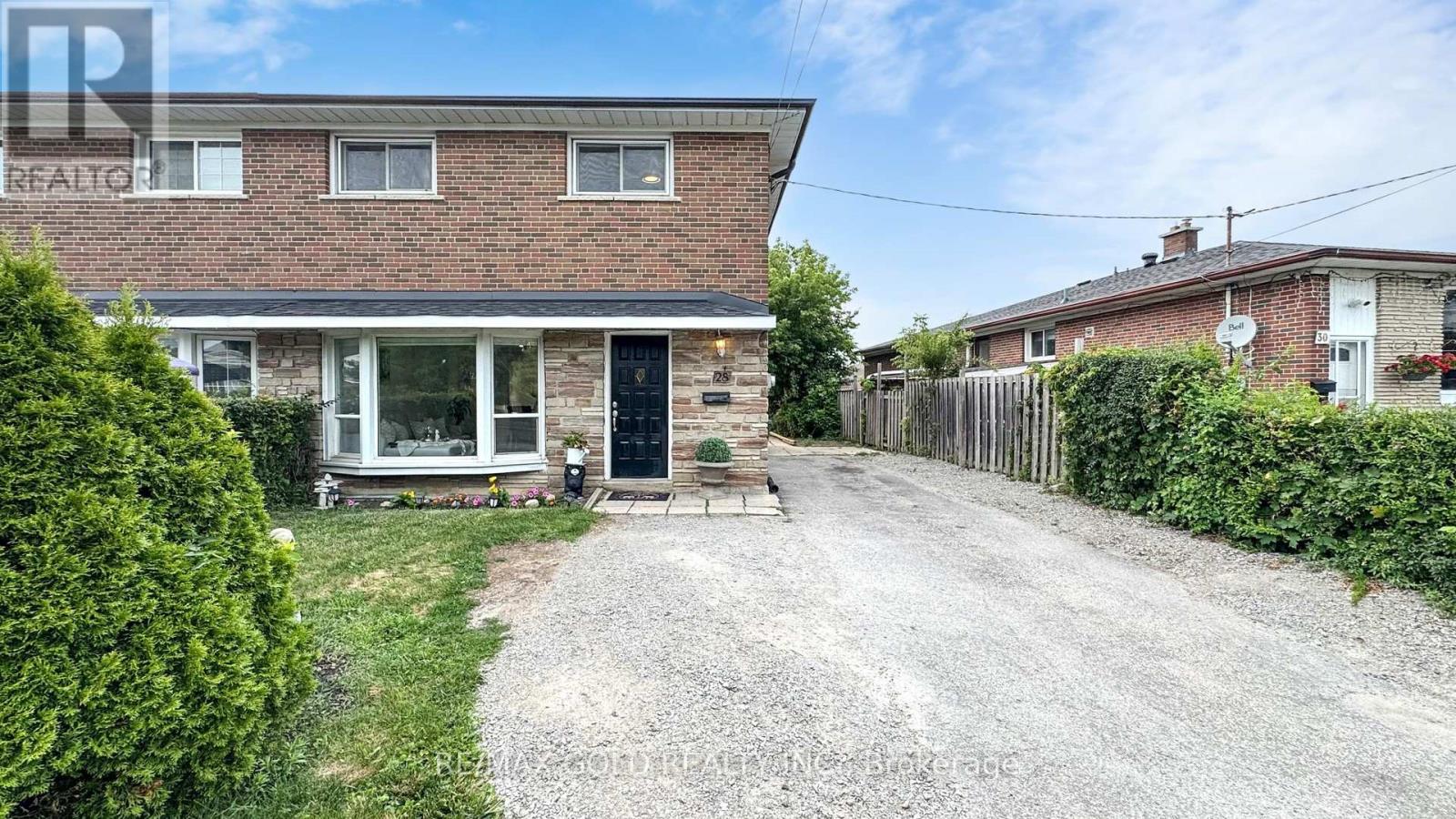 28 Navenby Cres, Toronto, ON M9L 1B2