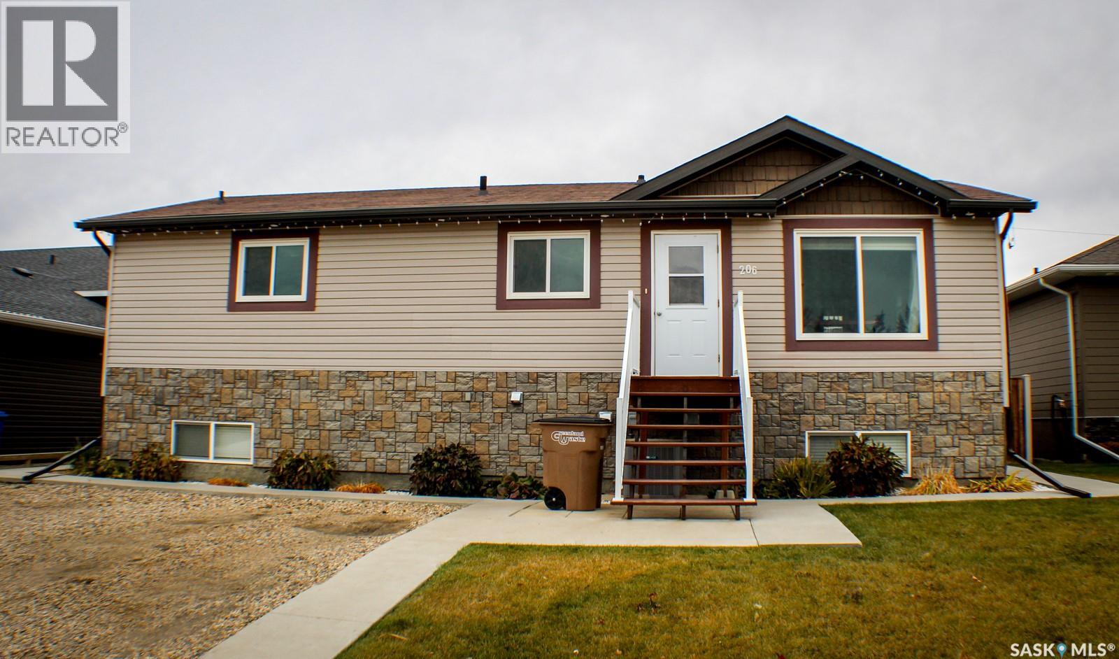 206 Elizabeth St, Melfort, SK S0E 1A0