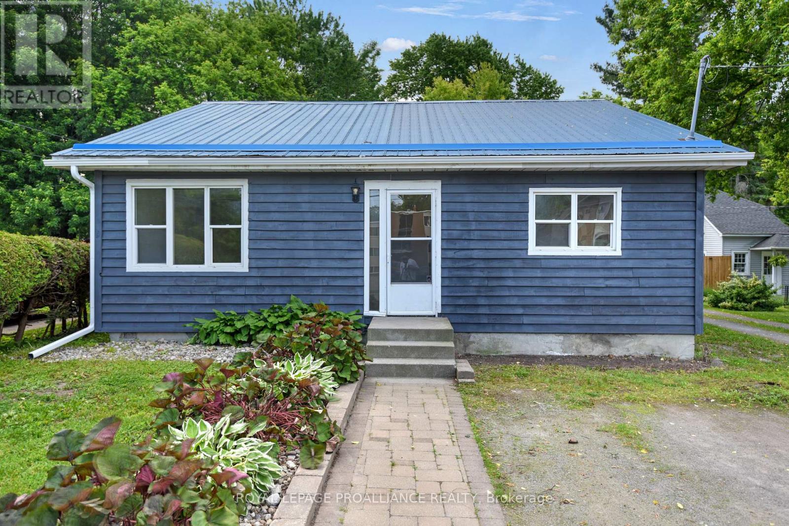 11 Broadway Ave, Brockville, ON K6V 1T9