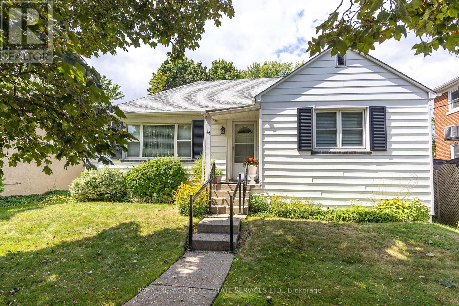 48 Minnewawa Rd, Mississauga, ON L5G 1C5