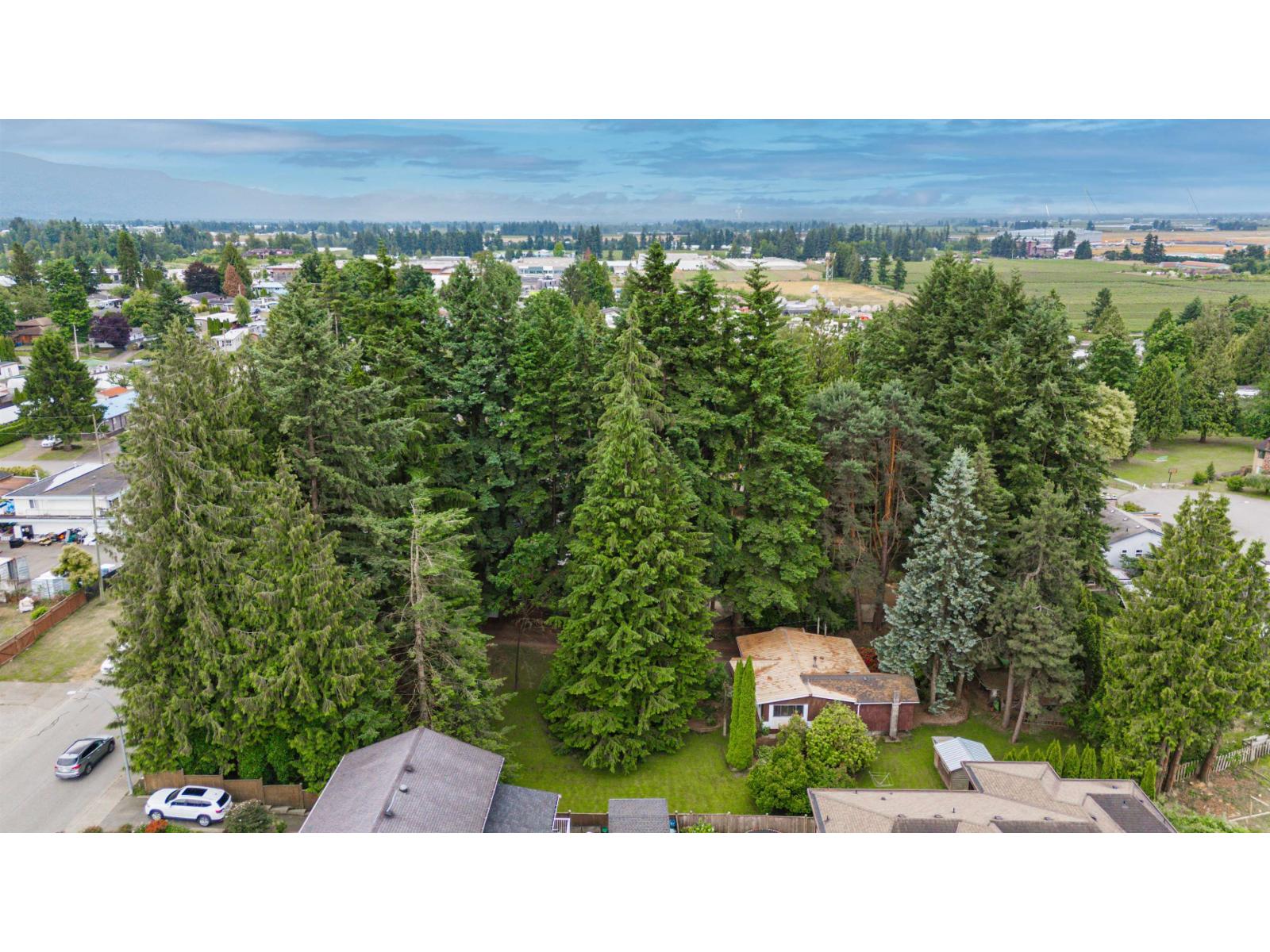 2161 Martens St, Abbotsford, BC V2T 6M6