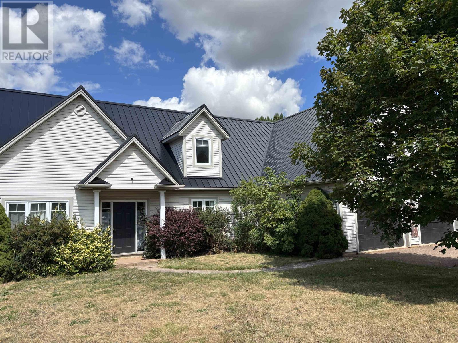 4 Linwood Dr, Kensington, PE C0B 1M0