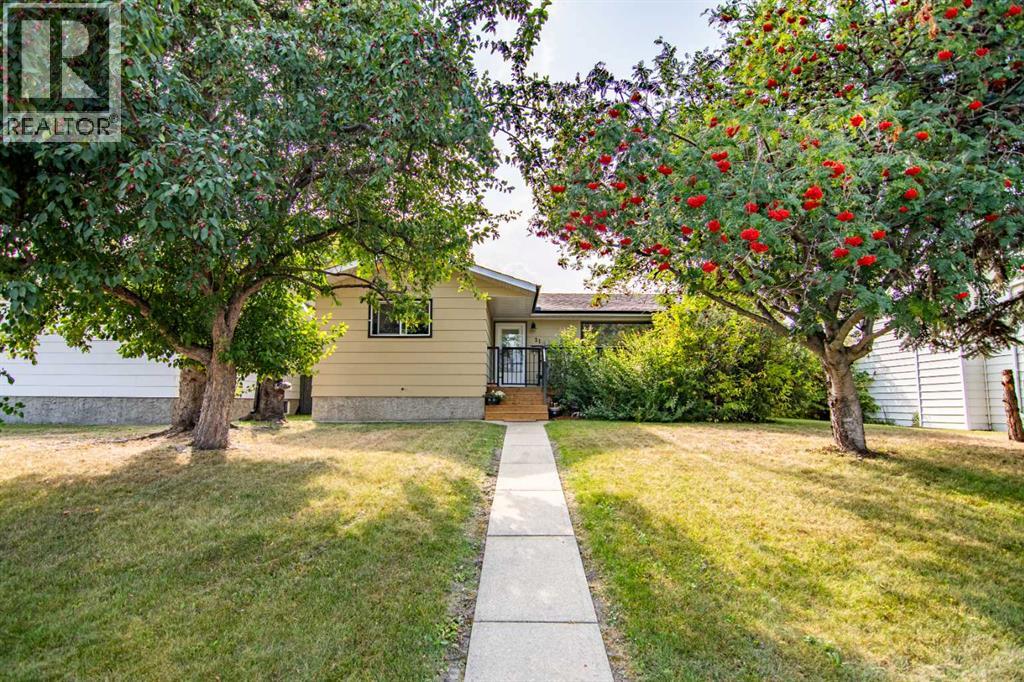 31 Bettenson St, Red Deer, AB T4R 1J5