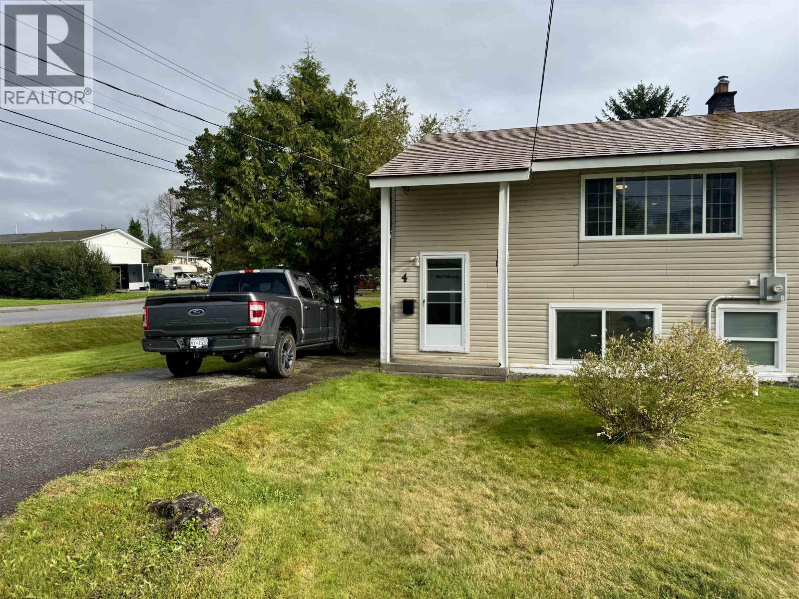 4 Grouse St, Kitimat, BC V8C 1P6