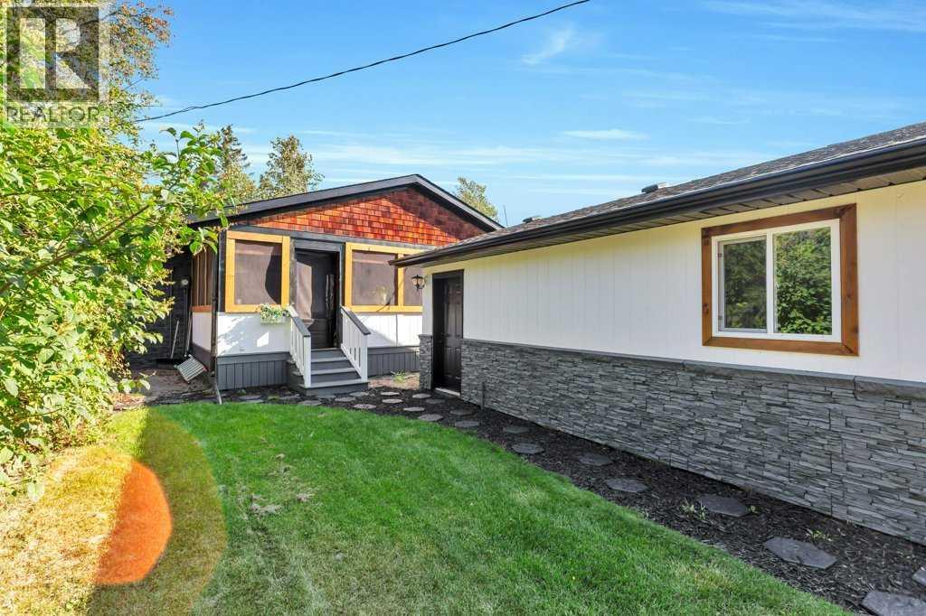 101 Lakeview Ave, Gull Lake, AB T4L 2N1