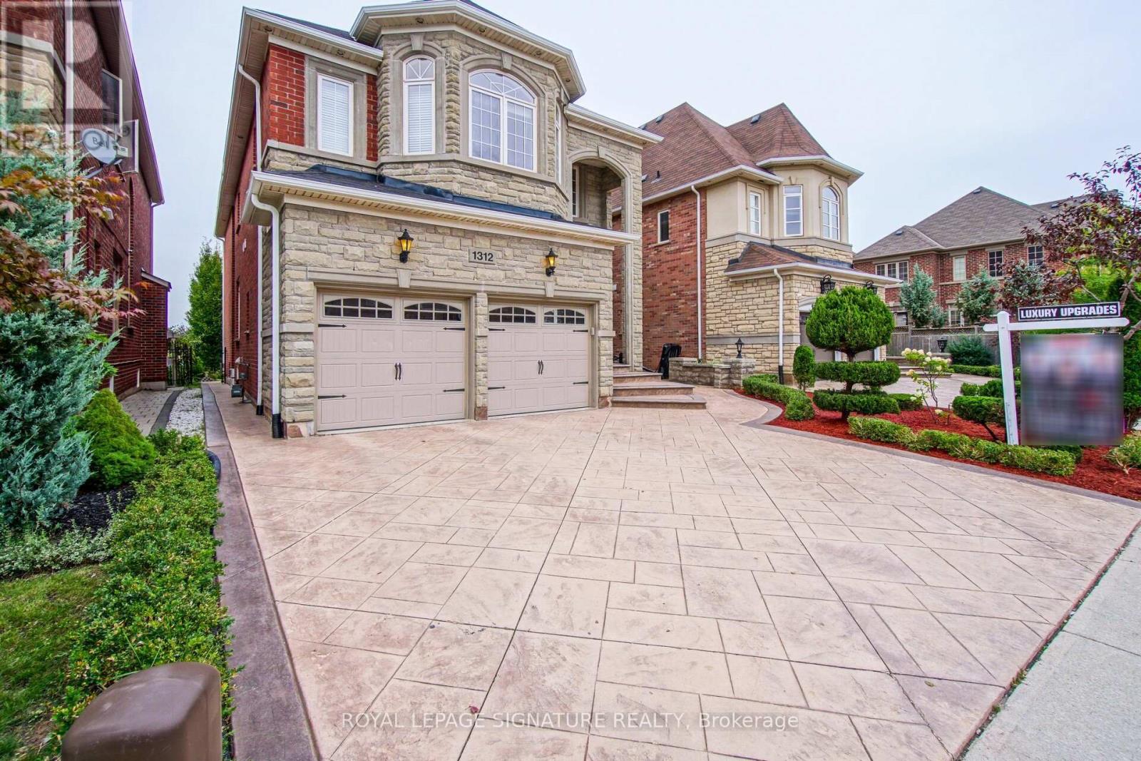 1312 Kestell Blvd, Oakville, ON L6H 0B9