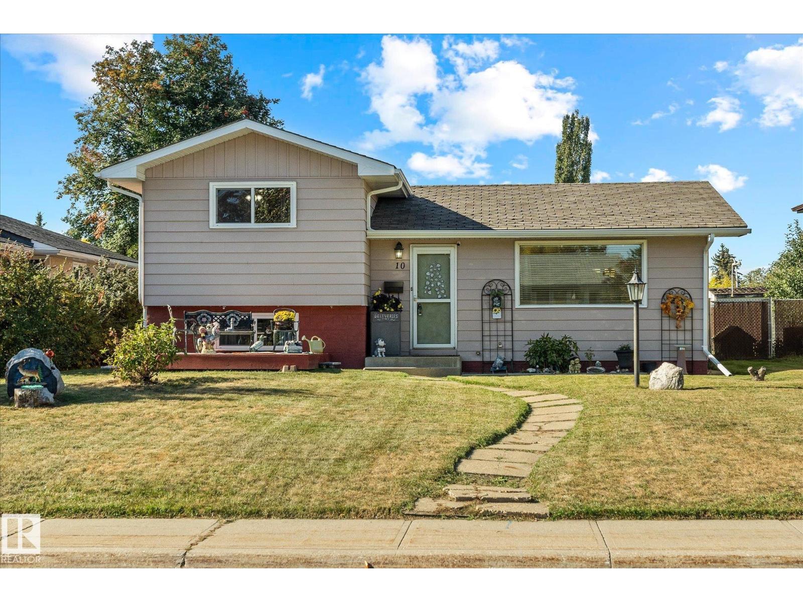 10 Brookside Cr, Spruce Grove, AB T7X 1B7