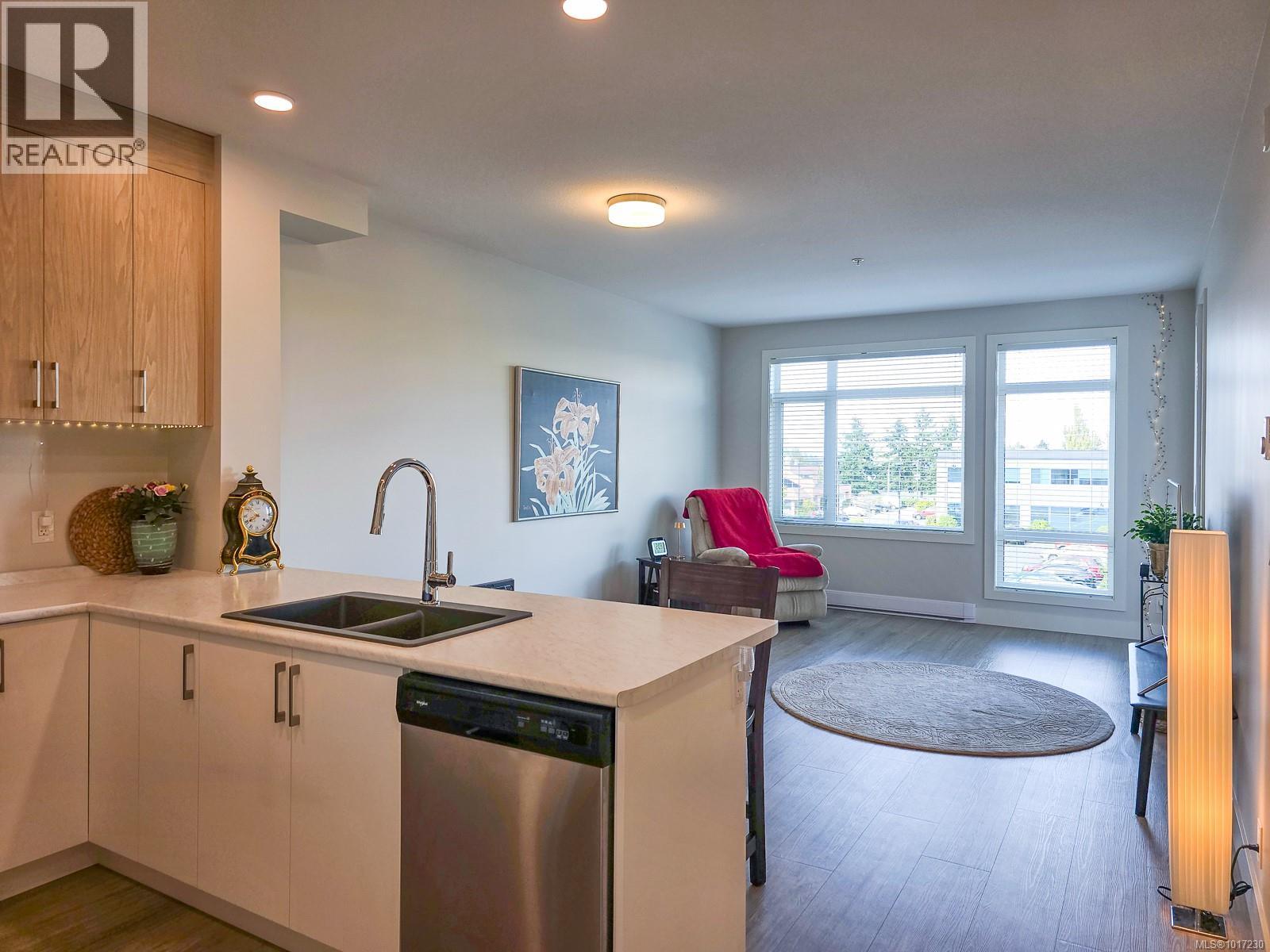 6544 Metral Dr Unit 204 Dr, Nanaimo, BC V9T 2L8