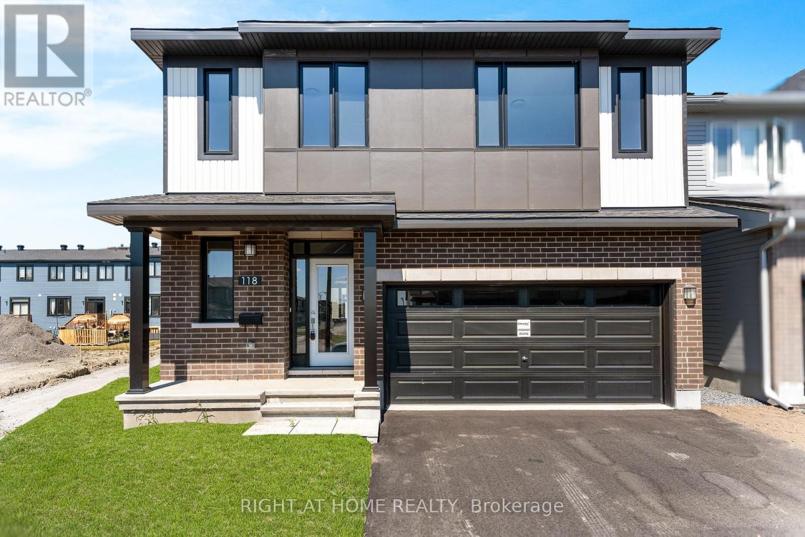 118 Lumen Pl, Ottawa, ON K1W 0S9