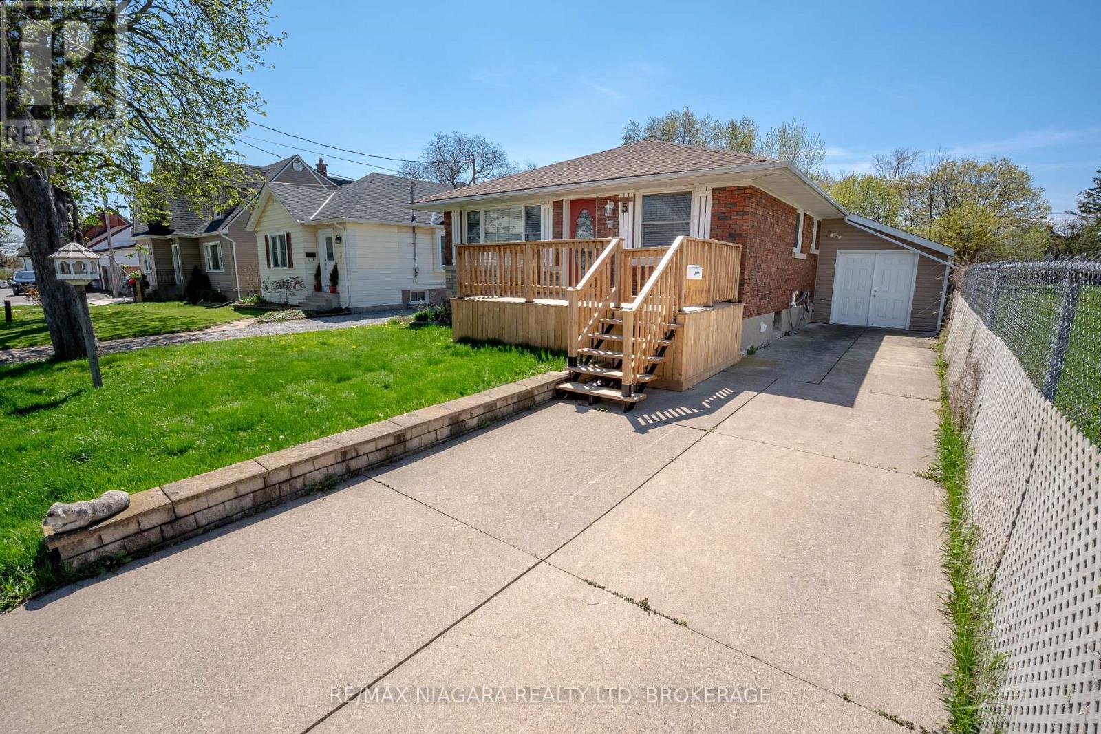 5 St Peter St, St. Catharines Burleigh Hill, ON L2T 1N7