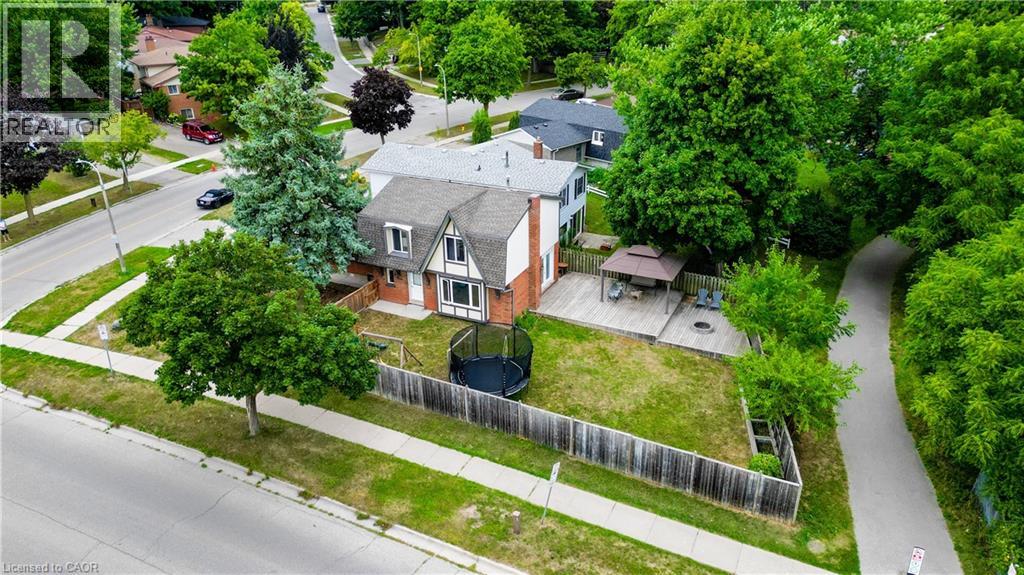 204 Country Hill Dr, Kitchener, ON N2E 1R6