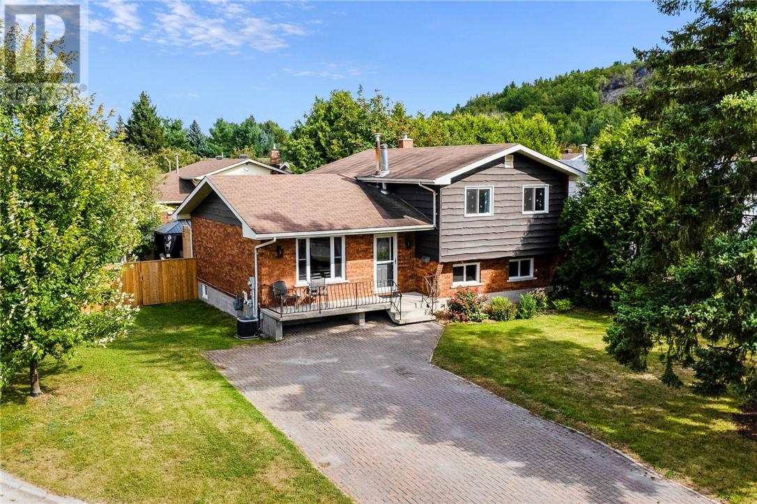 95 Manchester Cres, Sudbury, ON P3A 5H4