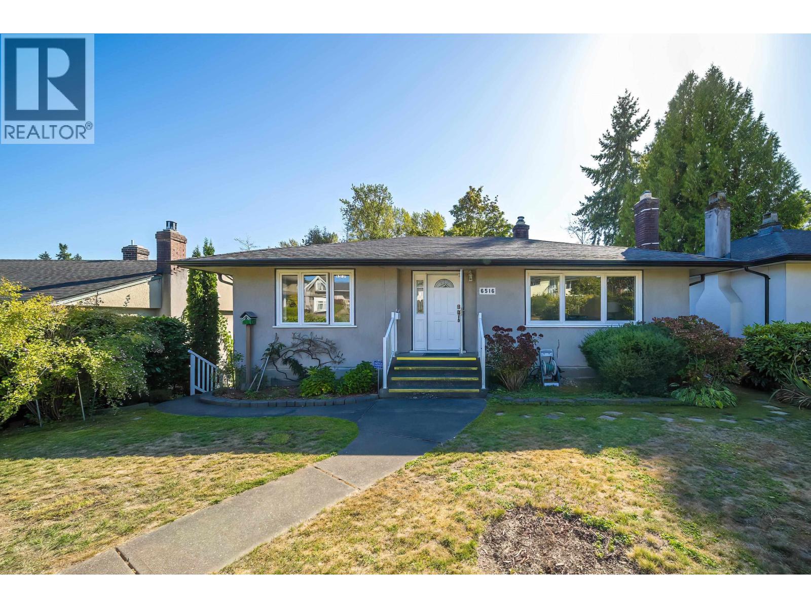 6516 Portland St, Burnaby, BC V5E 1A2