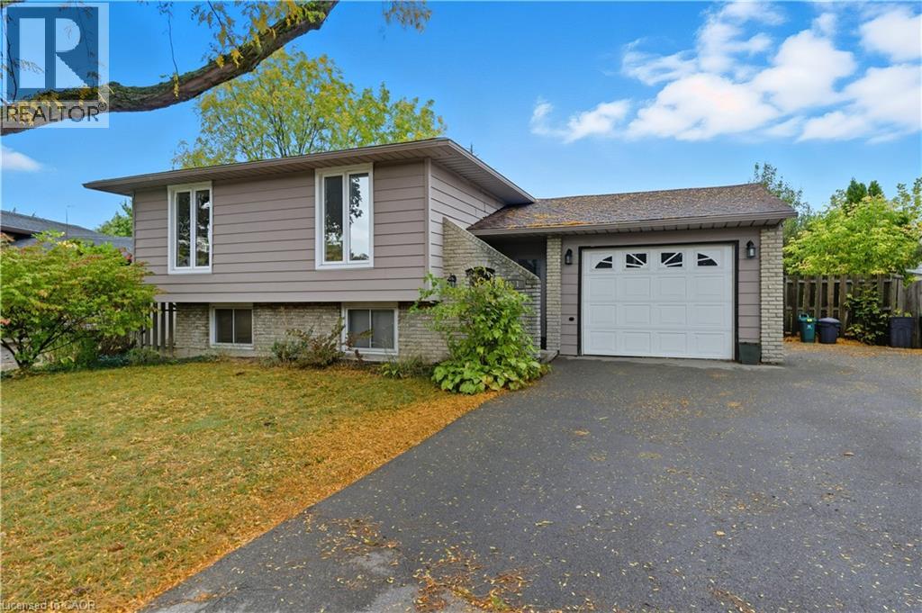 111 Britten Close, Hamilton, ON L9C 4K1