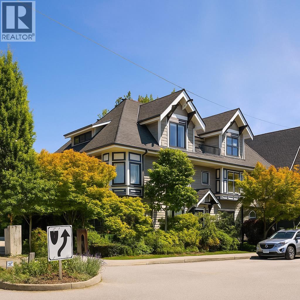 1902 Stephens St, Vancouver, BC V6K 3V9
