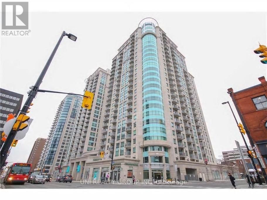 302 200 Rideau St, Ottawa, ON K1N 5Y1