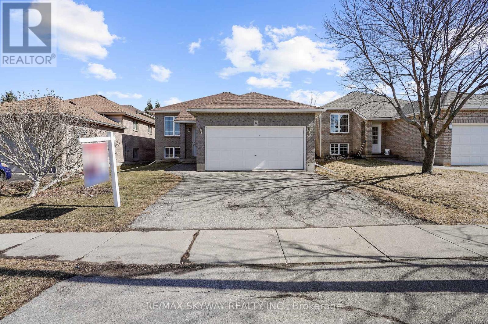 8 Bradley Ln, Brantford, ON N3T 6R5