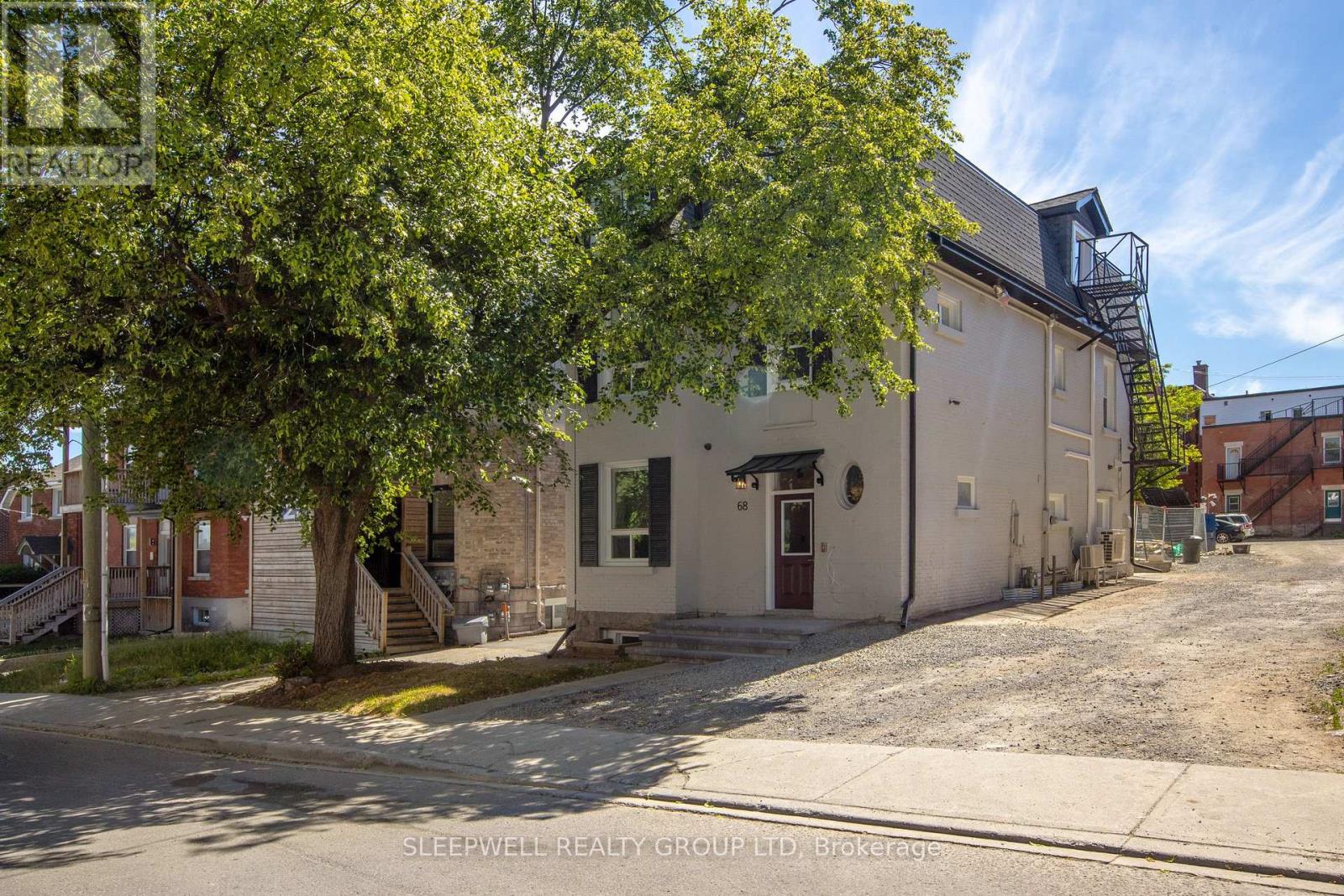 68 Sweetland Ave, Ottawa, ON K1N 7T8
