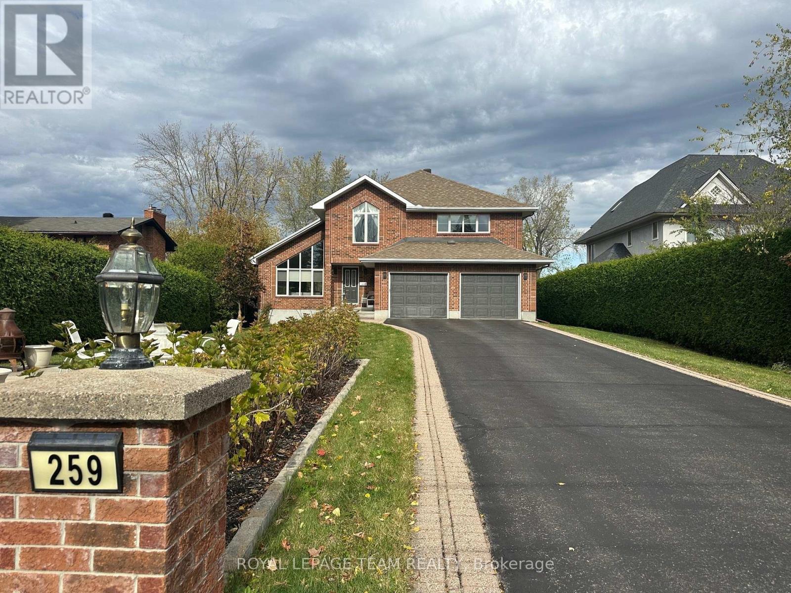 259 Grandview Rd, Ottawa, ON K2H 8B9