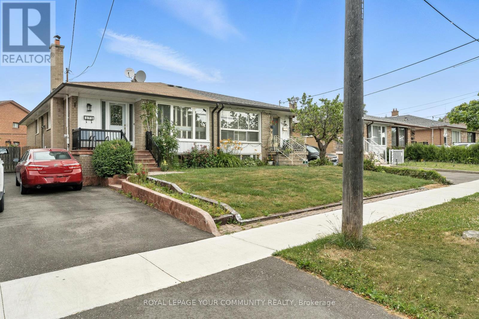 175 Lindylou Rd, Toronto, ON M9M 2B8