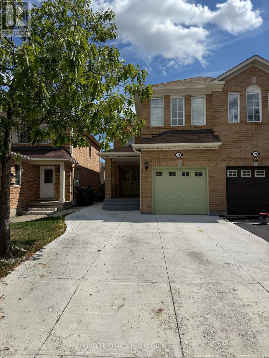 19 Garibaldi Dr, Brampton, ON L6X 4Z2